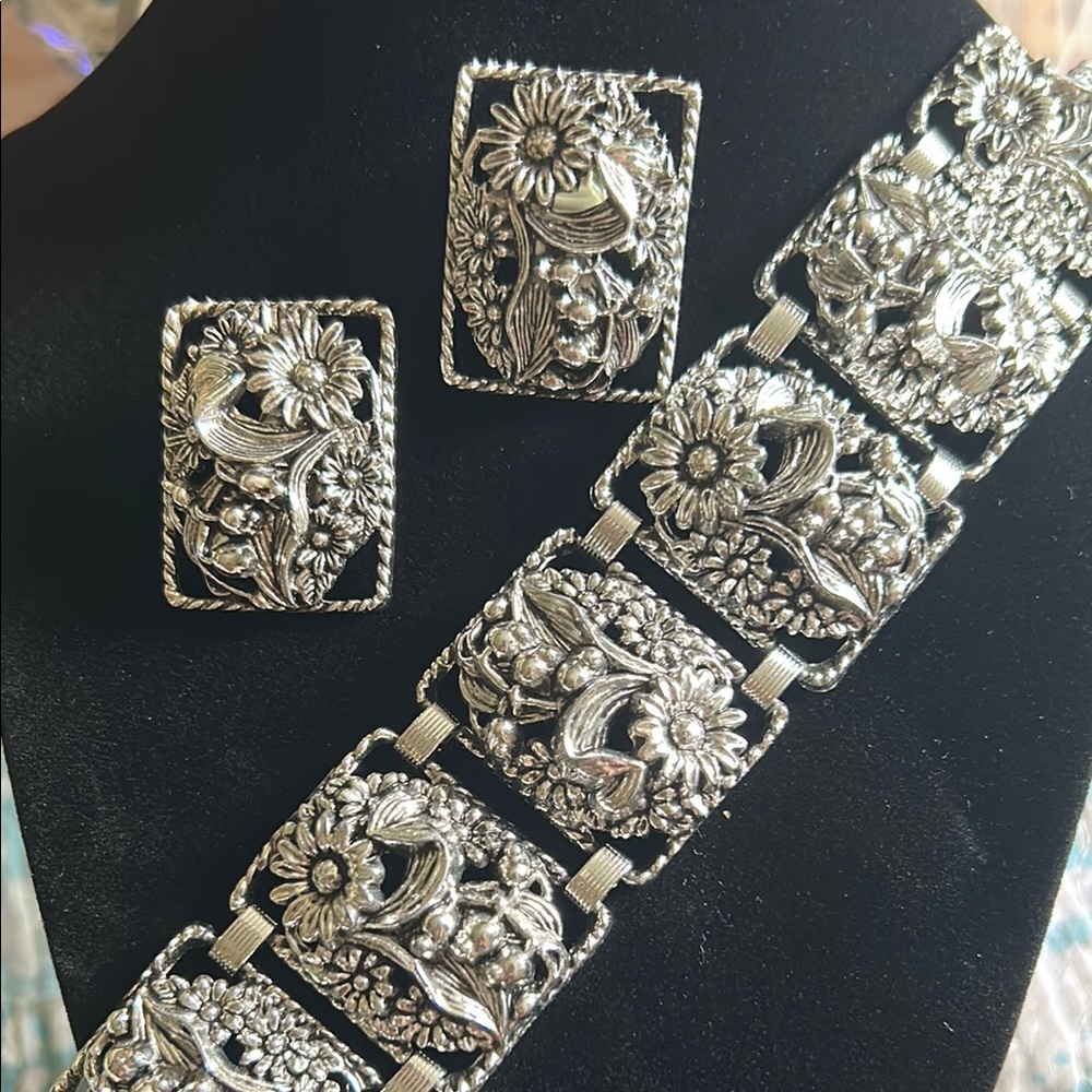 Sarah COV Silver Floral Bracelet and Earring Set
